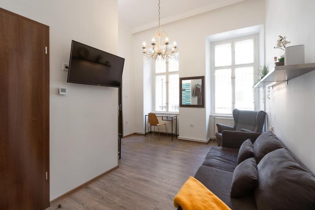 Free Parking Chain Bridge 4ppl, 2bdrm, Wifi, Smart Tv, Ac * Boedapest